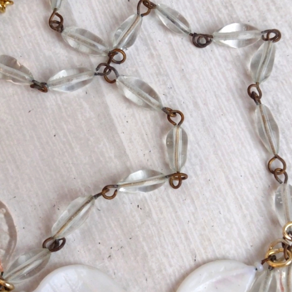 ♥️SOLD♥️ Golden Leaves Beaded & White Leafed Fringe Gold Tone Necklace - Picture 6 of 12